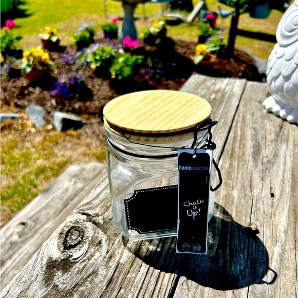 Home Essentials Airtight Container - Picture 1 of 2